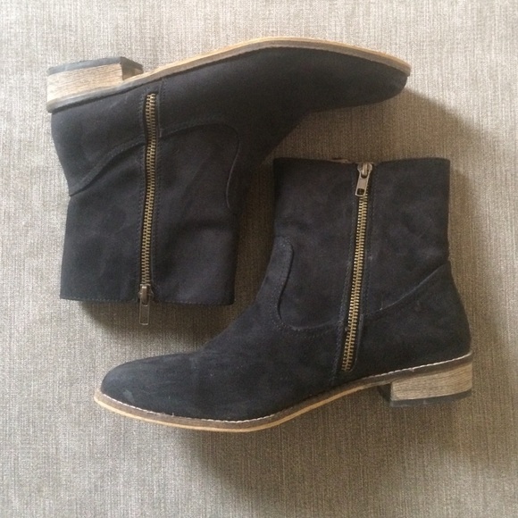 American Eagle suede booties 8.5