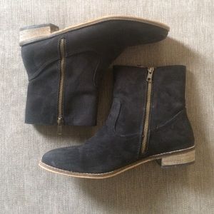 American Eagle suede booties 8.5