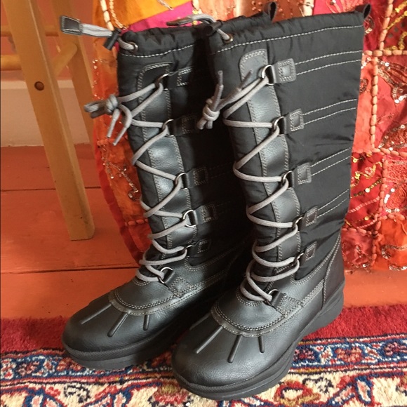 Tall lace up boot!! Like new!!