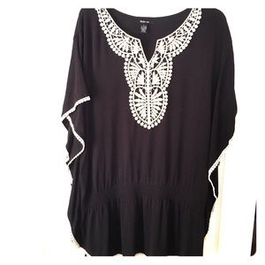 Cotton black tunic with Creme design
