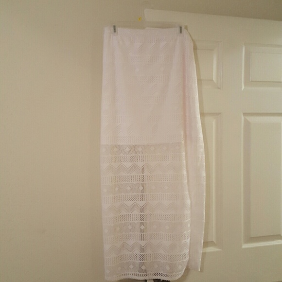 SOLD Lace off white skirt