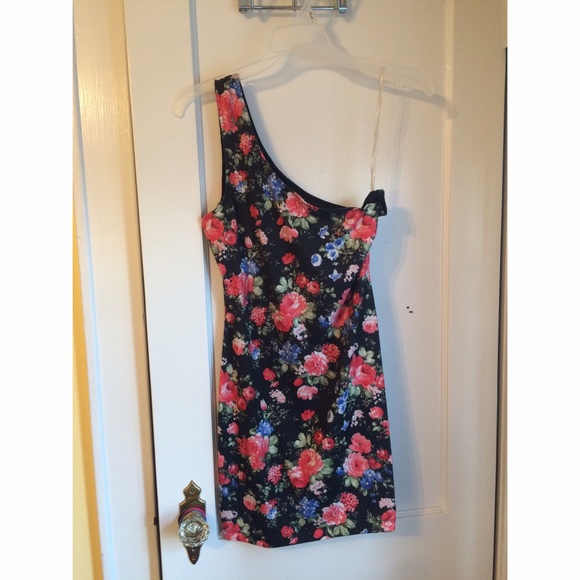 Dresses & Skirts - One shoulder Body con Floral dress