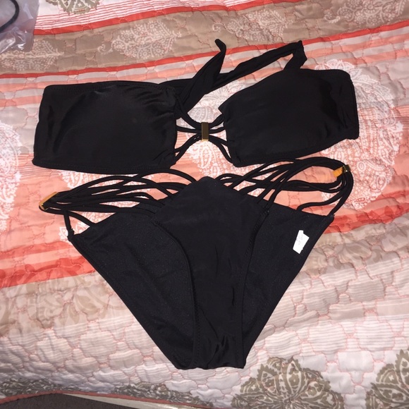 Super cute black strapy bikini!