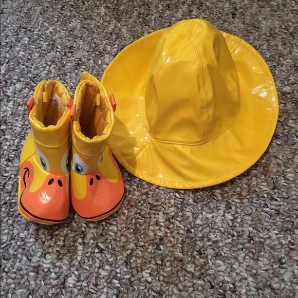 Cute rubber ducky hat and boots for newborn!