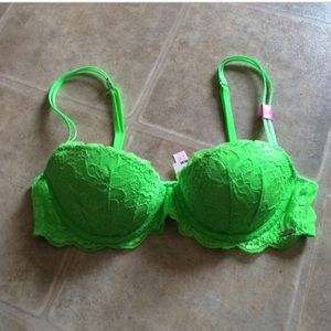 32C Lime green VS date bra. Lace, push up. So cute