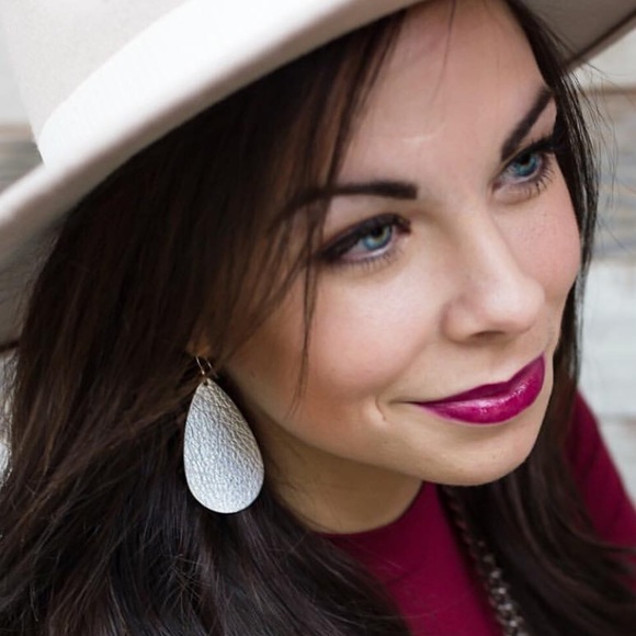 Nickel & Suede Silver Shell Leather Earrings