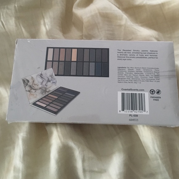 Coastal scent revealed smoky eyeshadow palette - Picture 2 of 3