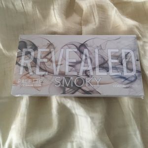 Coastal scent revealed smoky eyeshadow palette