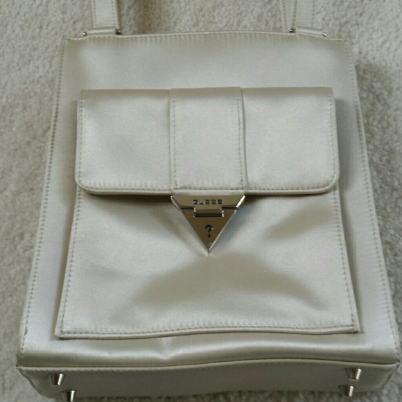 GUESS ivory colour purse - Picture 2 of 4