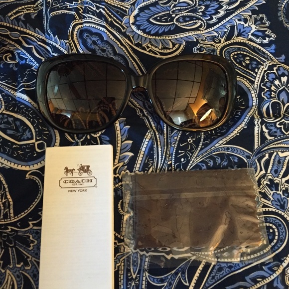 Coach Sunglasses - Picture 3 of 4