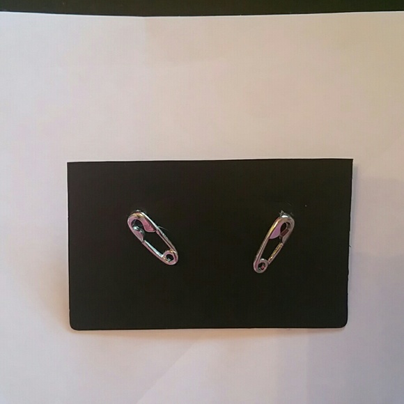 Earrings Silver plated Safety PinUrban outfitters