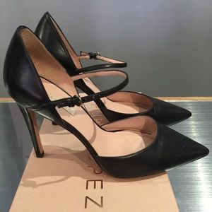 Pura Lopez black leather pumps