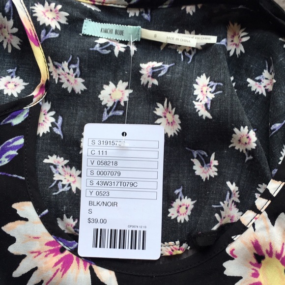 🆕Urban Outfitters Ruffle Crop Top - Picture 2 of 4