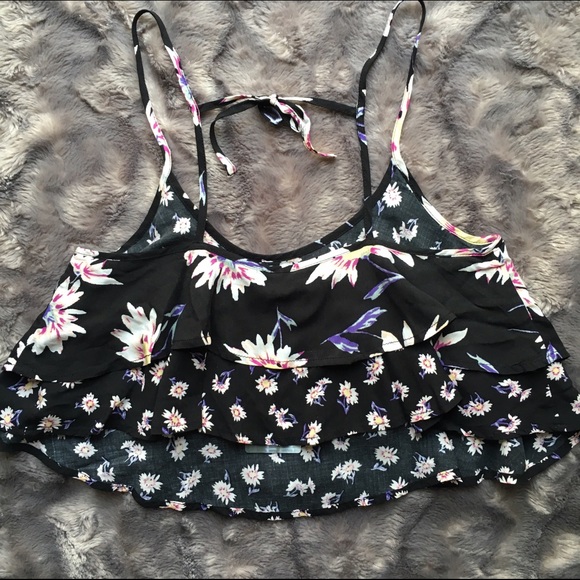 🆕Urban Outfitters Ruffle Crop Top - Picture 3 of 4