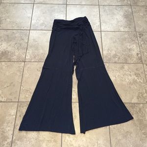 Black yoga type Goucho pants the limited xs