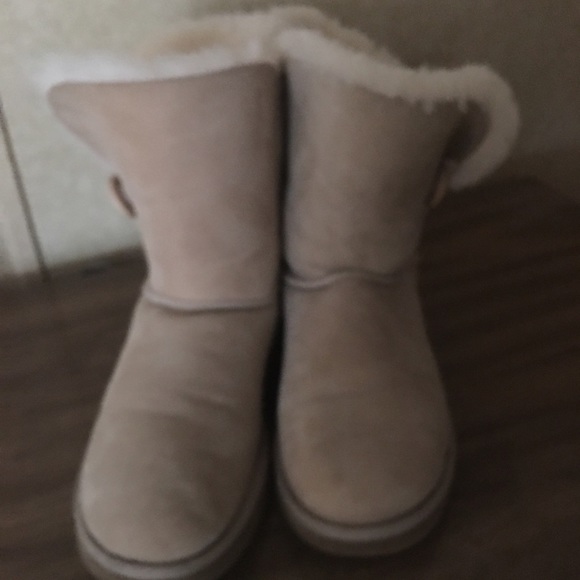 Ugg Bailey Boots - Picture 2 of 4