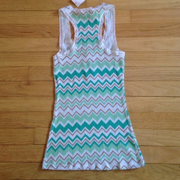🎉SALE!🎉NWT Rue21 Chevron Racerback Tank - Small - Picture 4 of 4