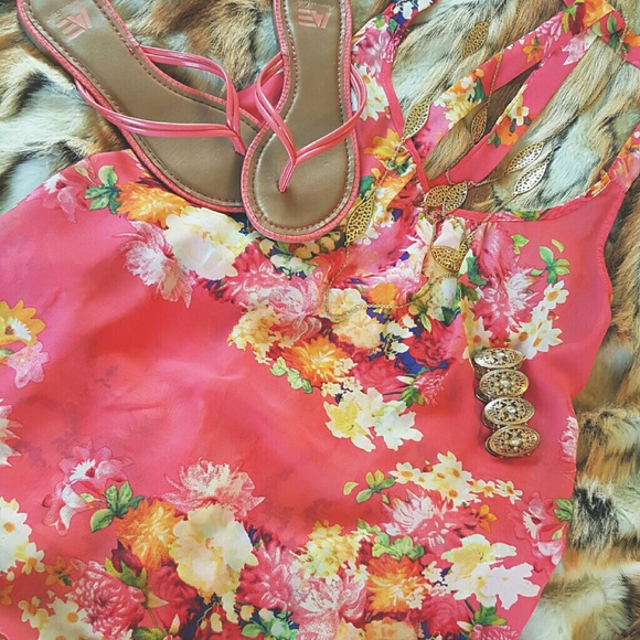 Deb light floral tank