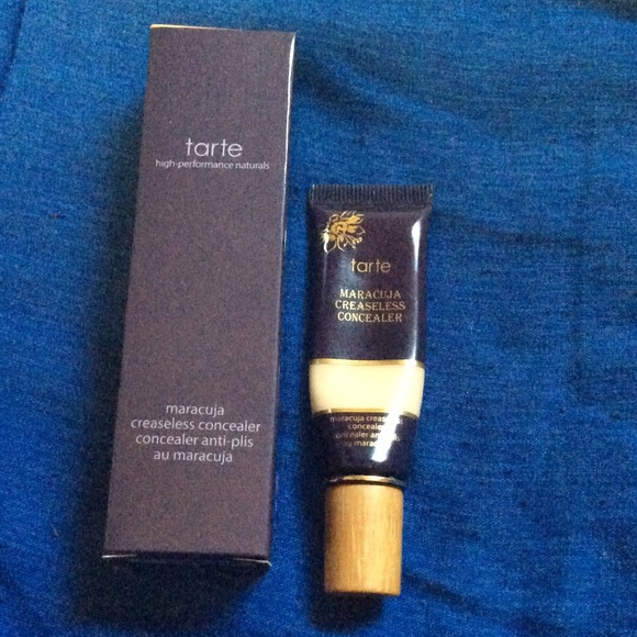 Tarte  creaseless concealer: Light Sand
