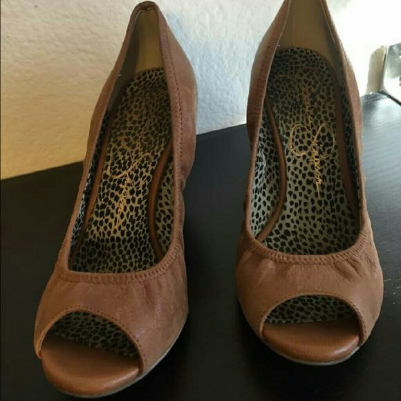Jessica simpson tan wedge pump