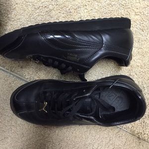Worn twice puma sneakers