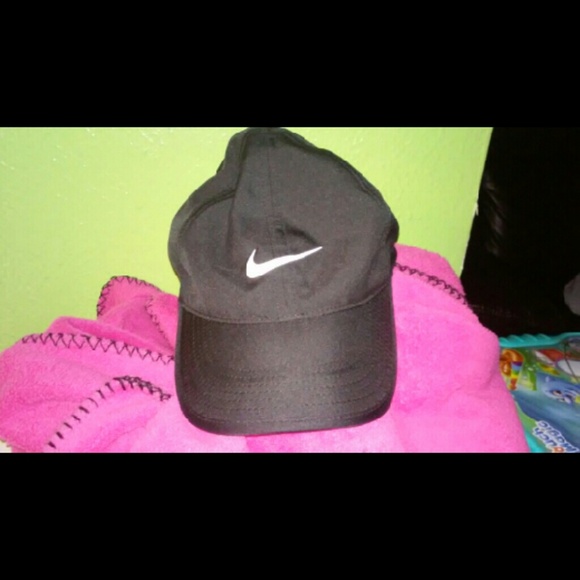 Nike drifit feather light hat