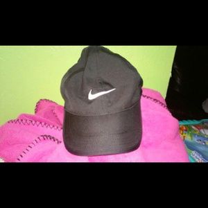 Nike drifit feather light hat