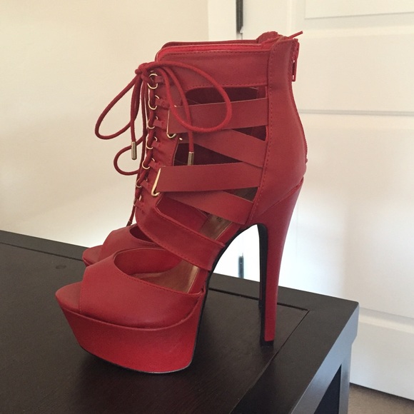 Red lace up platform heels - Picture 2 of 4