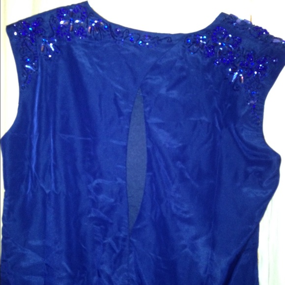Dress - Picture 2 of 4