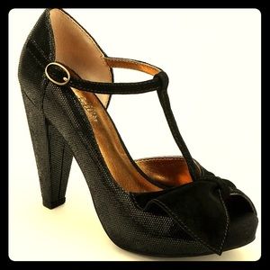 ❤️Urban Outfitters Seychelles Pump❤️