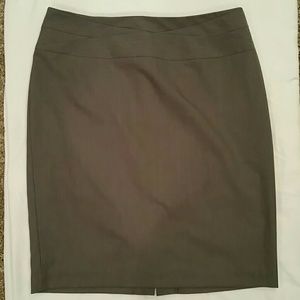 Knee length gray pencil skirt