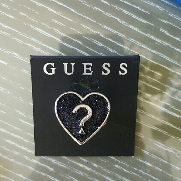 Guess 2pk earings and matching ring - Picture 2 of 3
