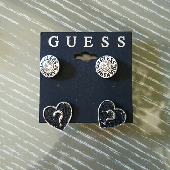Guess 2pk earings and matching ring - Picture 3 of 3
