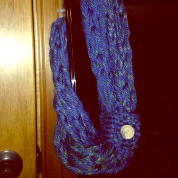 Handmade button cuffed scarf - Picture 1 of 1