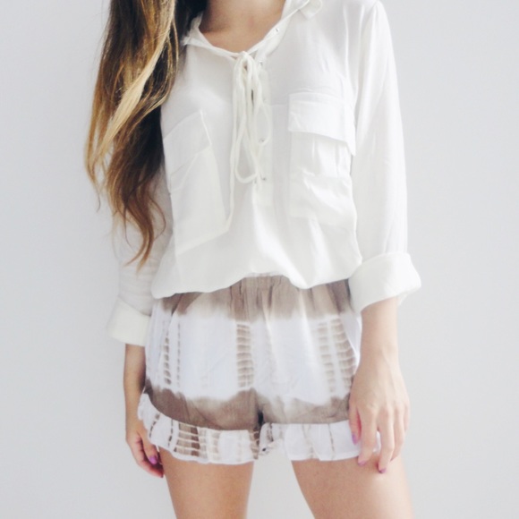 SOLD OUT ❌ Daisy Off-White Lace Up Blouse - Picture 2 of 4