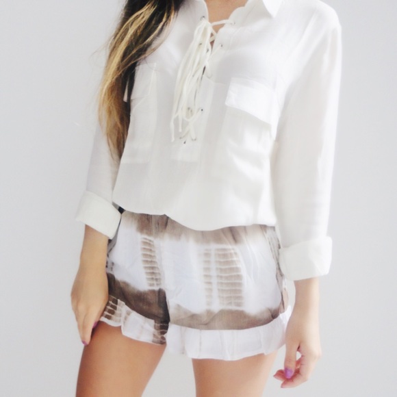 SOLD OUT ❌ Daisy Off-White Lace Up Blouse - Picture 4 of 4