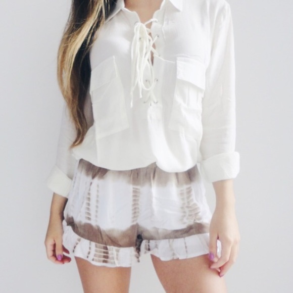 SOLD OUT ❌ Daisy Off-White Lace Up Blouse - Picture 3 of 4