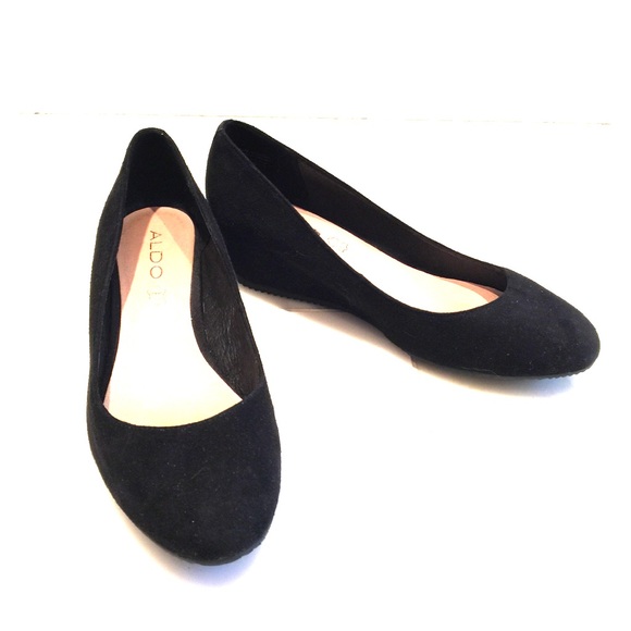 black wedges low