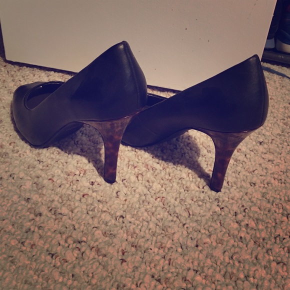 Victor Alfaro size 7 1/2 black open-toe pumps.