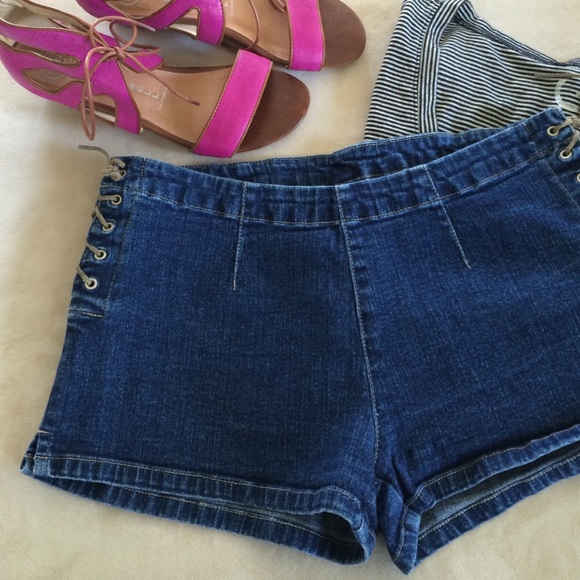 Vintage shorts with leather laces - Picture 4 of 4