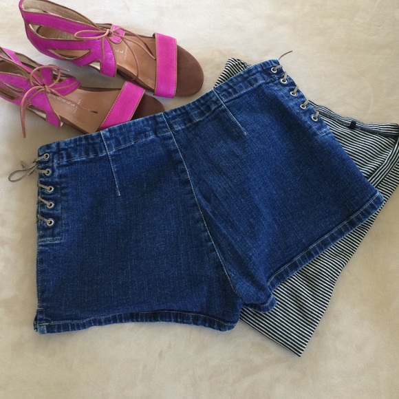 Vintage shorts with leather laces - Picture 2 of 4