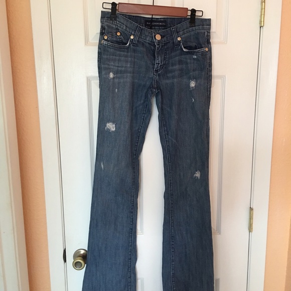 Rock and Republic Jeans. 27x34. Medium Wash. - Picture 2 of 3