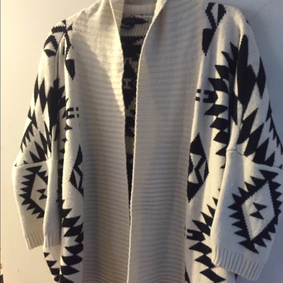 🚫SOLD🚫 F21 Aztec Print Cardigan - Picture 1 of 4