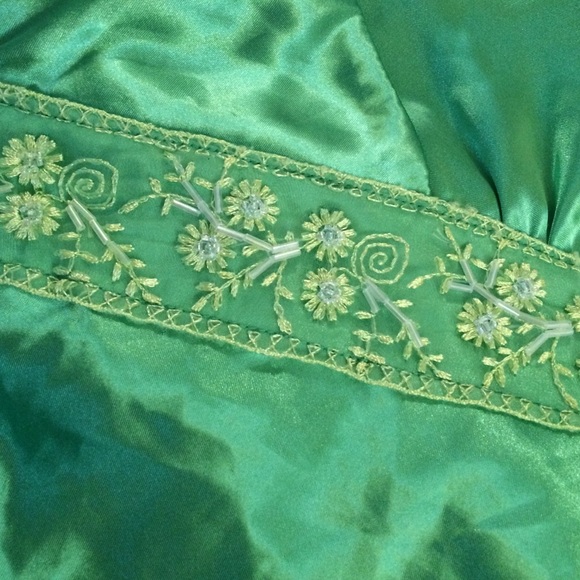 Green halter top! 🍀