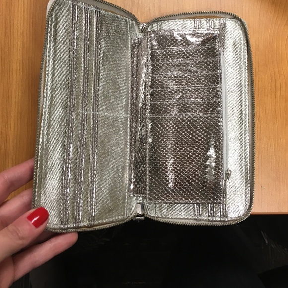 Kenneth Cole Reaction metallic wallet. - Picture 3 of 4