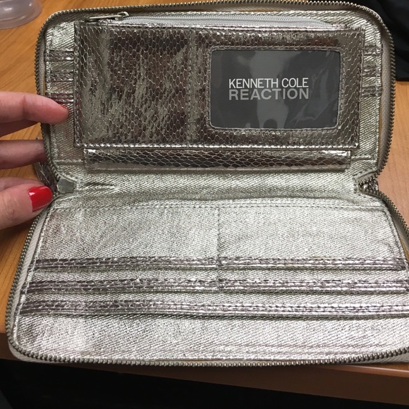 Kenneth Cole Reaction metallic wallet. - Picture 2 of 4