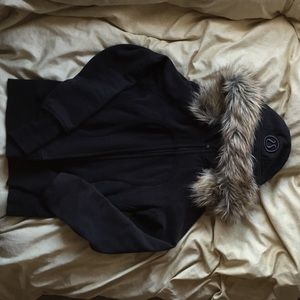SE Lululemon Scuba Hoodie, removable faux fur trim