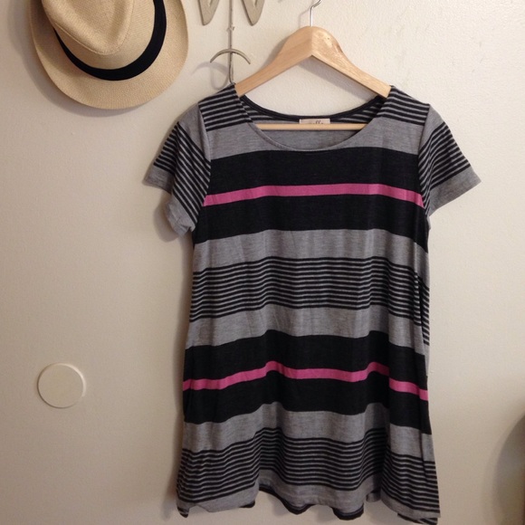 Puella tee Anthropologie fits like an L/XL