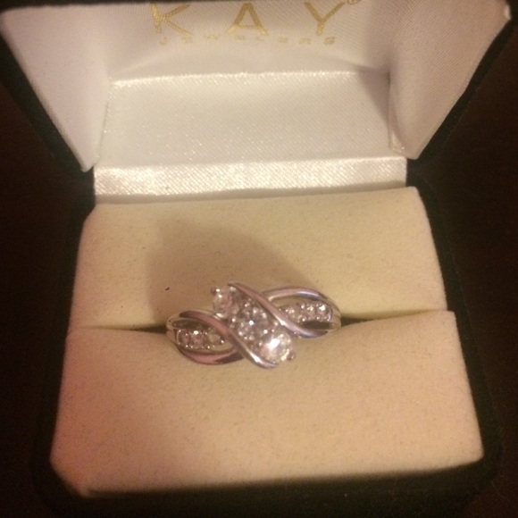 Diamond ring - Picture 2 of 3