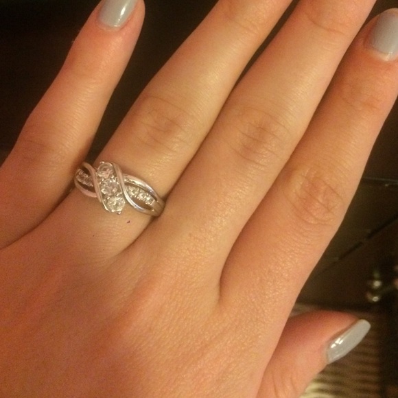 Diamond ring - Picture 3 of 3